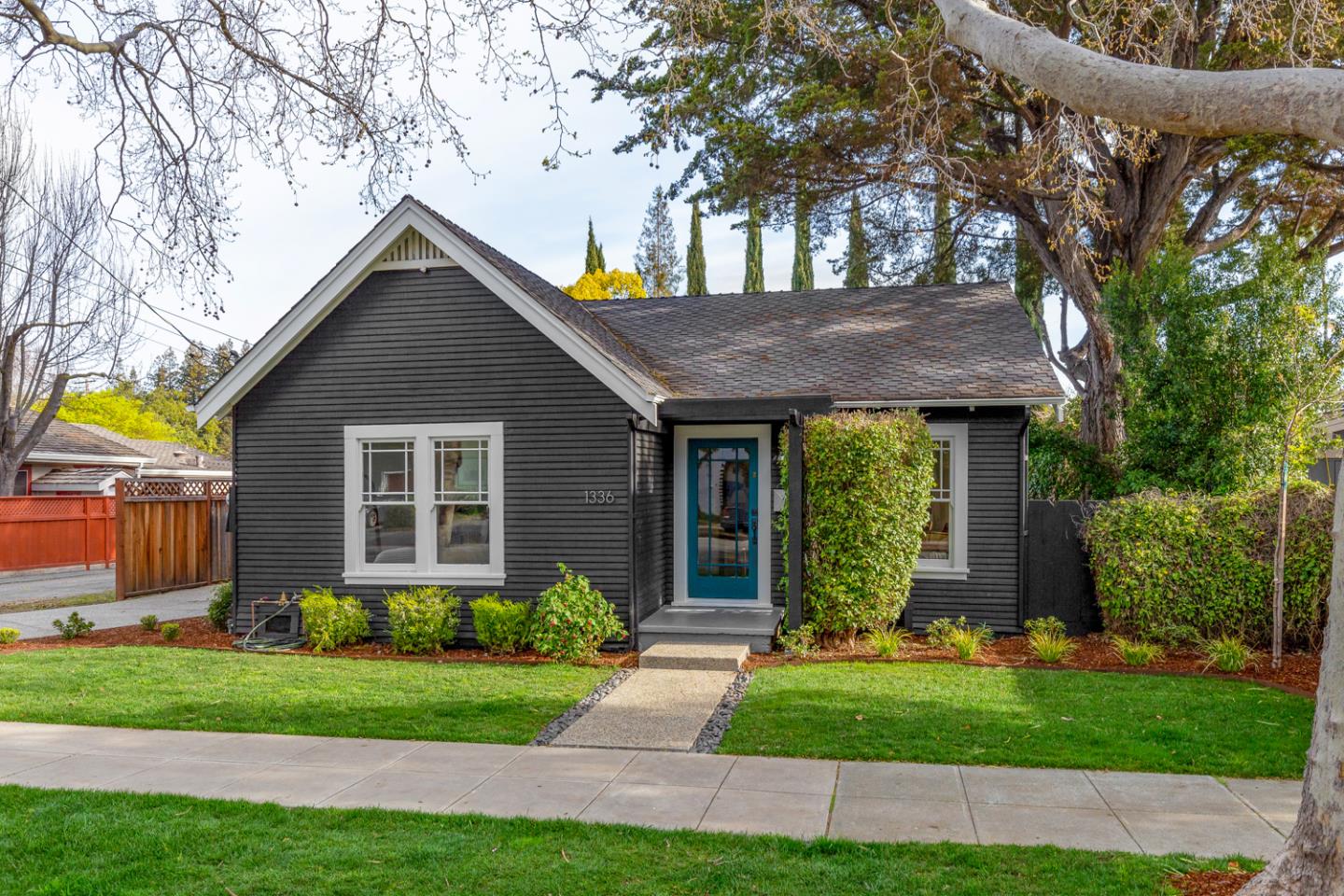 Detail Gallery Image 2 of 27 For 1336 W Dana St, Mountain View,  CA 94041 - 3 Beds | 2 Baths