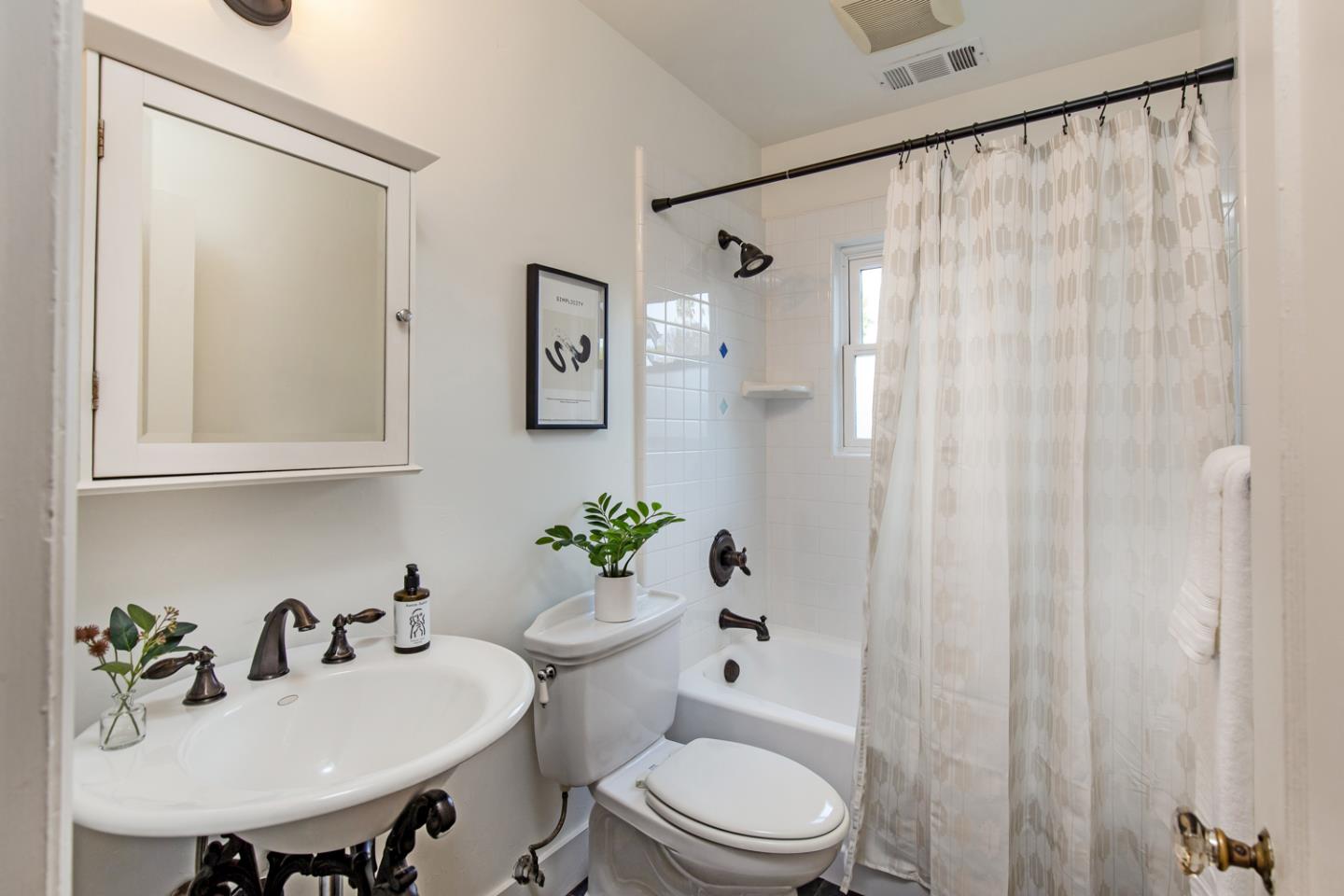Detail Gallery Image 20 of 27 For 1336 W Dana St, Mountain View,  CA 94041 - 3 Beds | 2 Baths