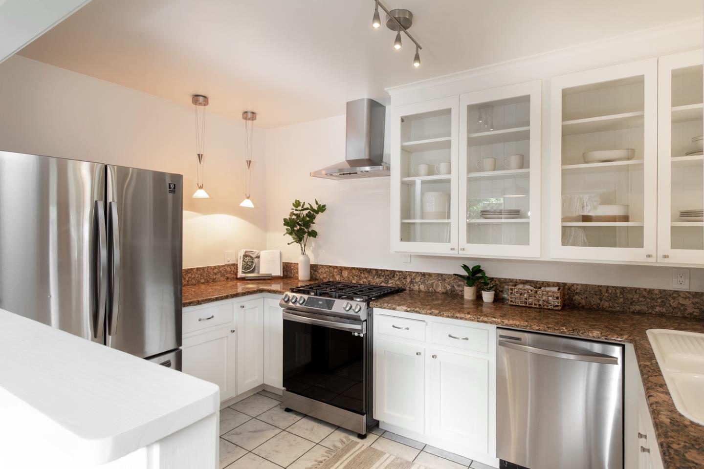 Detail Gallery Image 8 of 27 For 1336 W Dana St, Mountain View,  CA 94041 - 3 Beds | 2 Baths