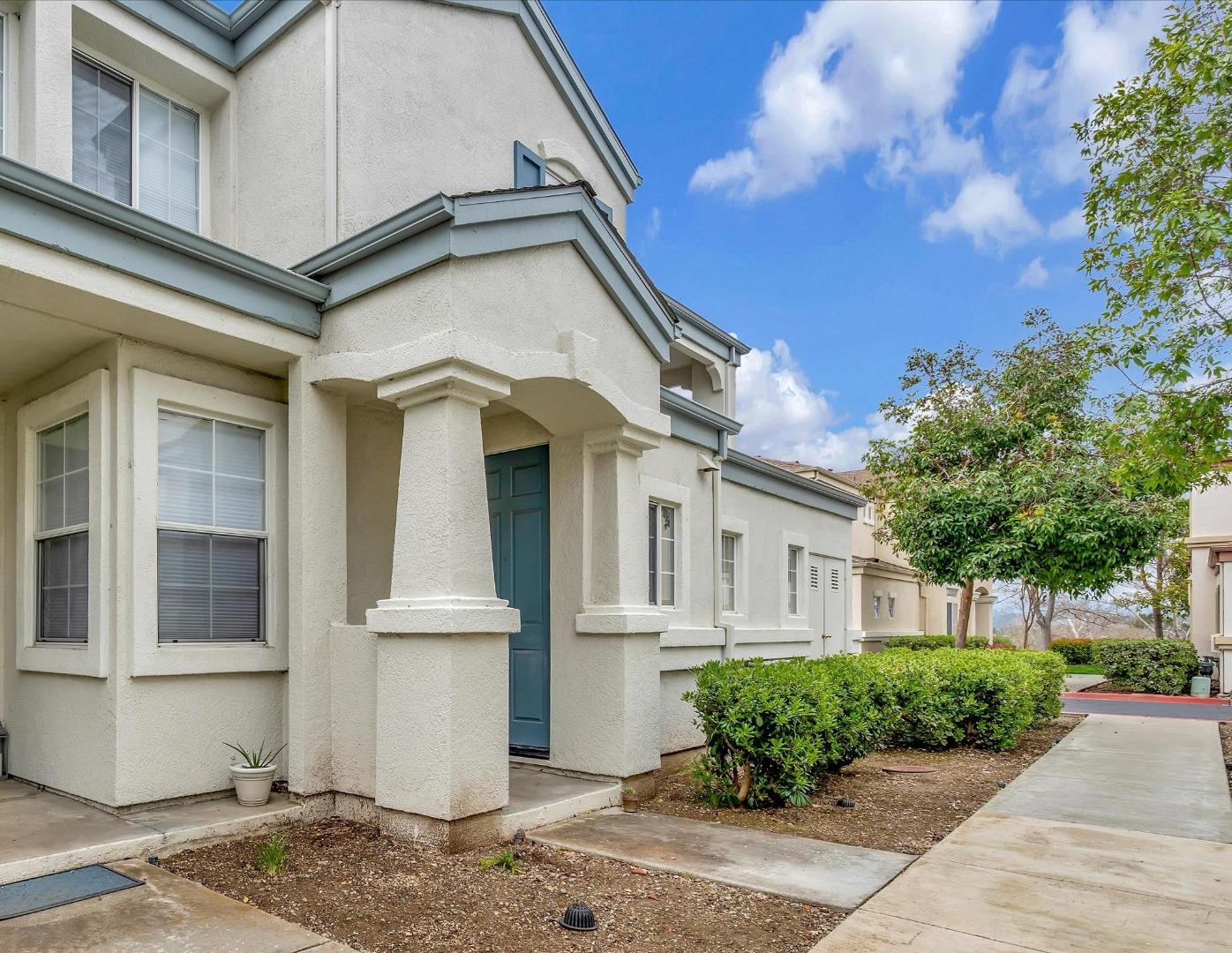 Detail Gallery Image 1 of 1 For 905 Del Avion Ln, San Jose,  CA 95138 - 2 Beds | 2 Baths