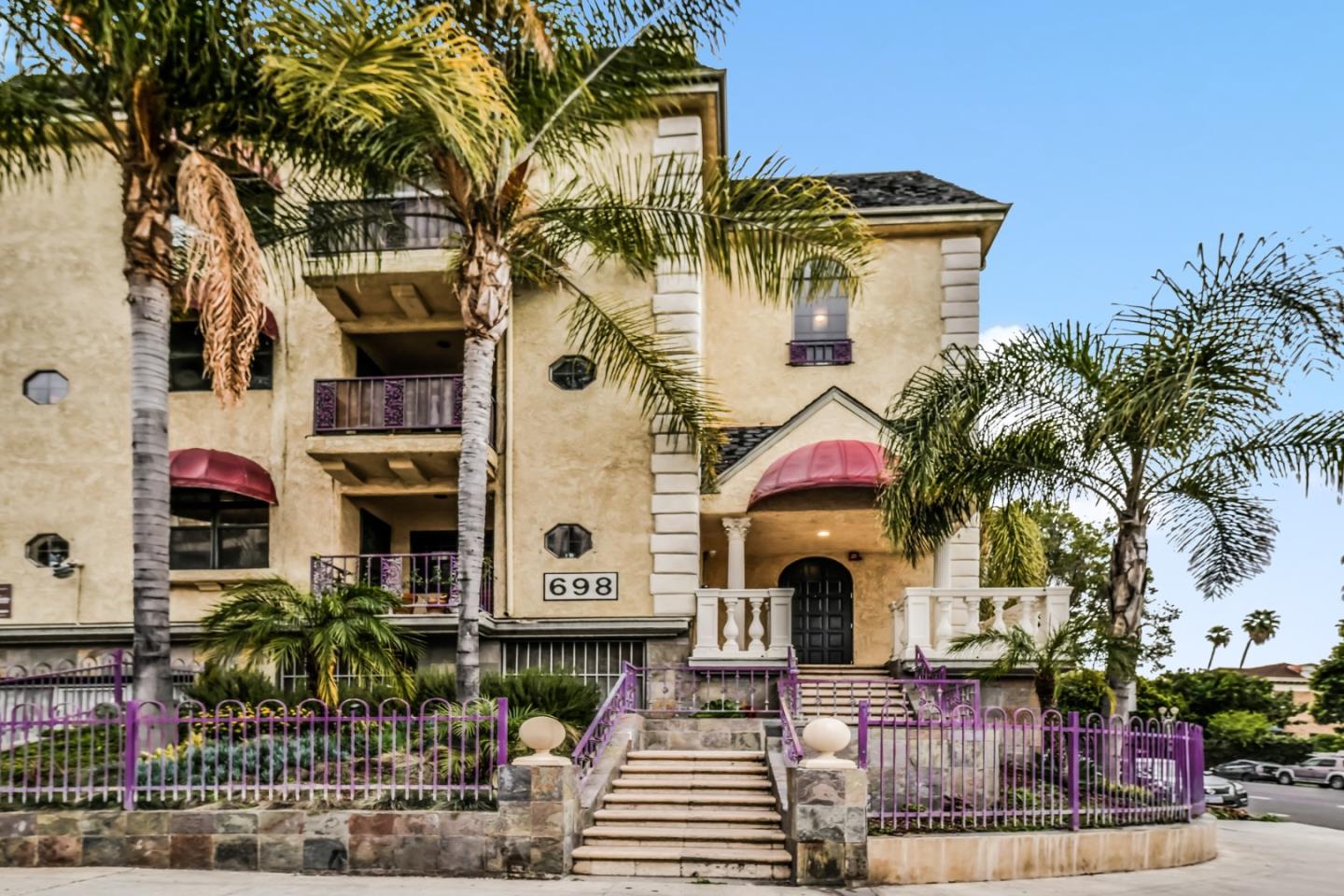 Detail Gallery Image 1 of 1 For 698 S Berendo St #206,  Los Angeles,  CA 90005 - 2 Beds | 2 Baths