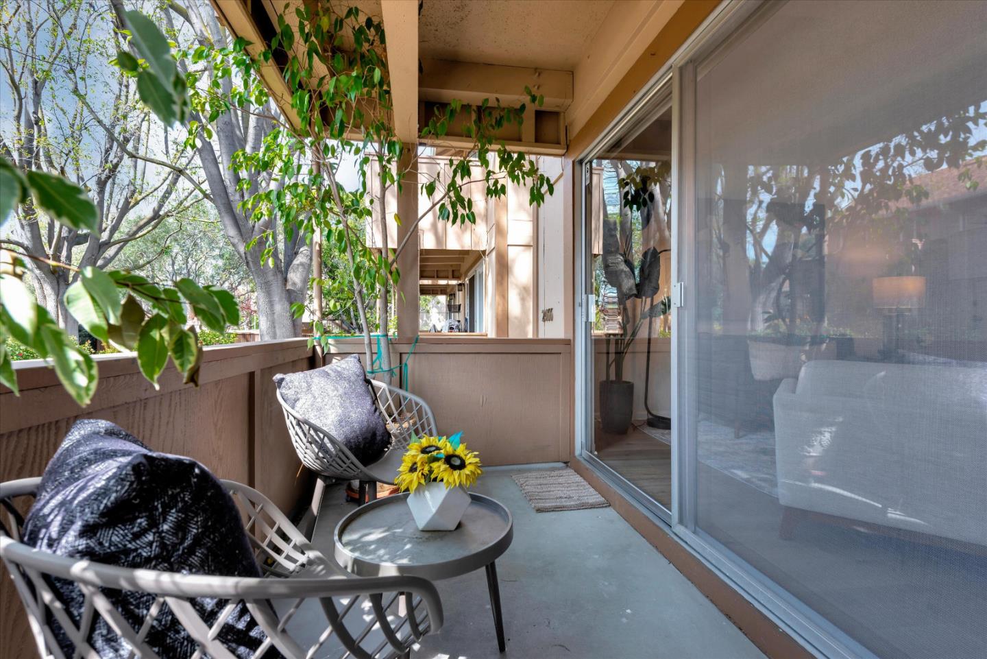 Detail Gallery Image 11 of 35 For 2466 W Bayshore Rd #5,  Palo Alto,  CA 94303 - 2 Beds | 1 Baths