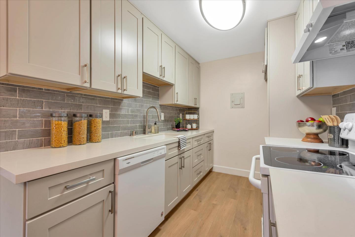 Detail Gallery Image 16 of 35 For 2466 W Bayshore Rd #5,  Palo Alto,  CA 94303 - 2 Beds | 1 Baths
