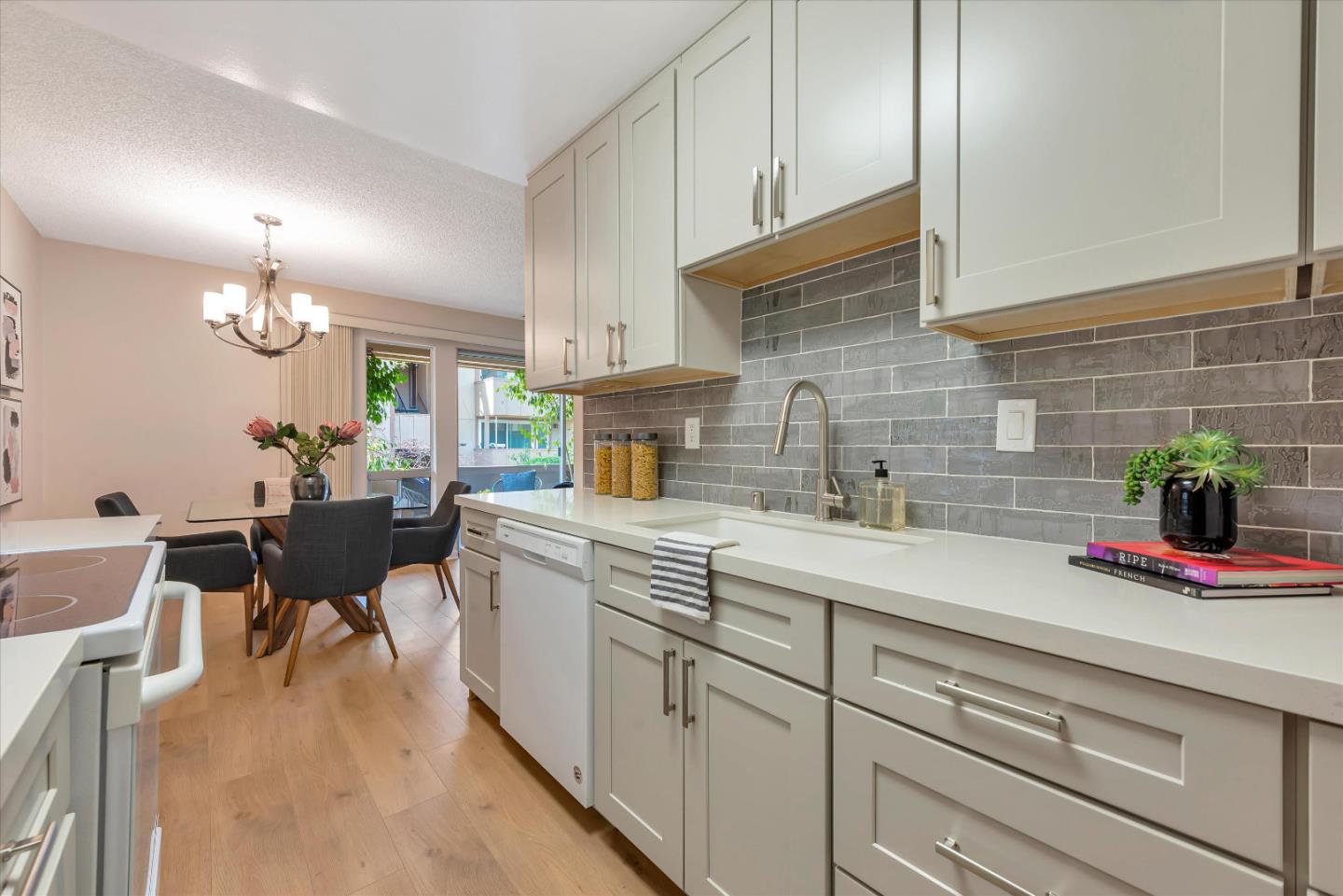 Detail Gallery Image 18 of 35 For 2466 W Bayshore Rd #5,  Palo Alto,  CA 94303 - 2 Beds | 1 Baths
