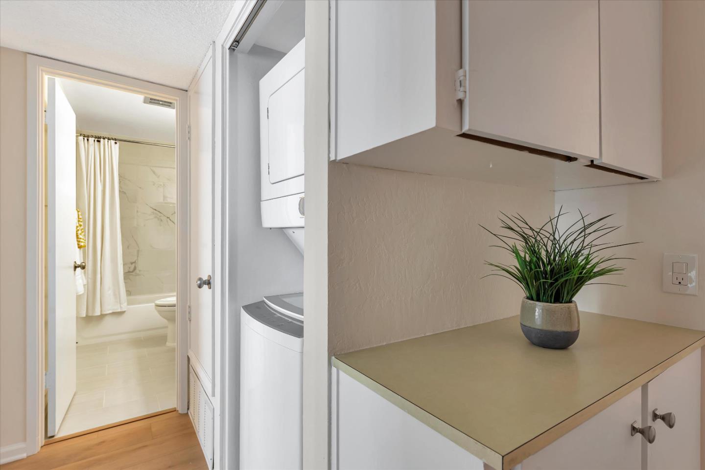 Detail Gallery Image 27 of 35 For 2466 W Bayshore Rd #5,  Palo Alto,  CA 94303 - 2 Beds | 1 Baths