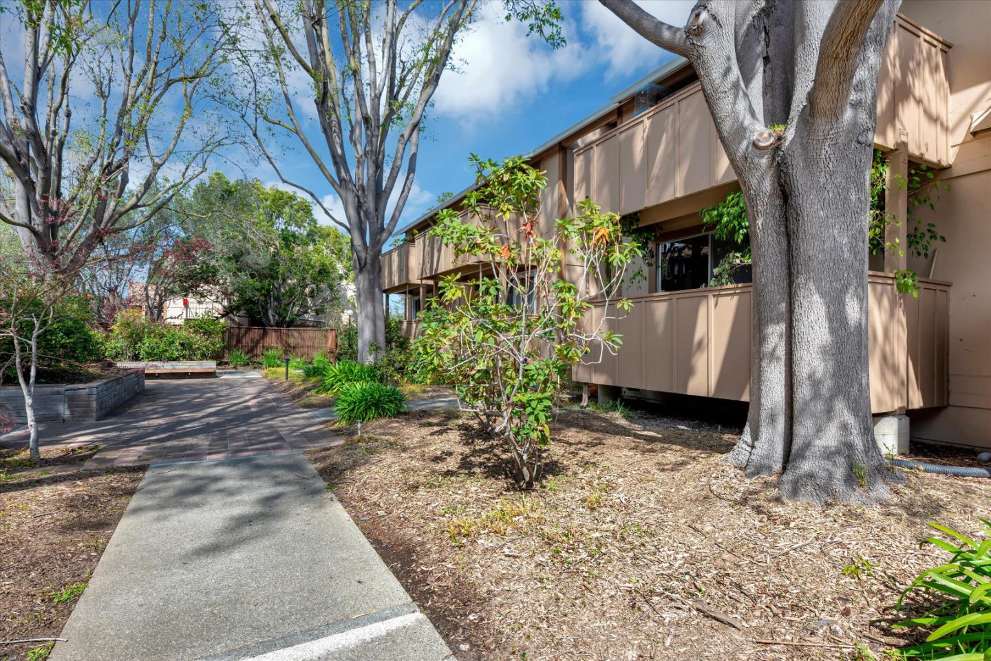 Detail Gallery Image 34 of 35 For 2466 W Bayshore Rd #5,  Palo Alto,  CA 94303 - 2 Beds | 1 Baths