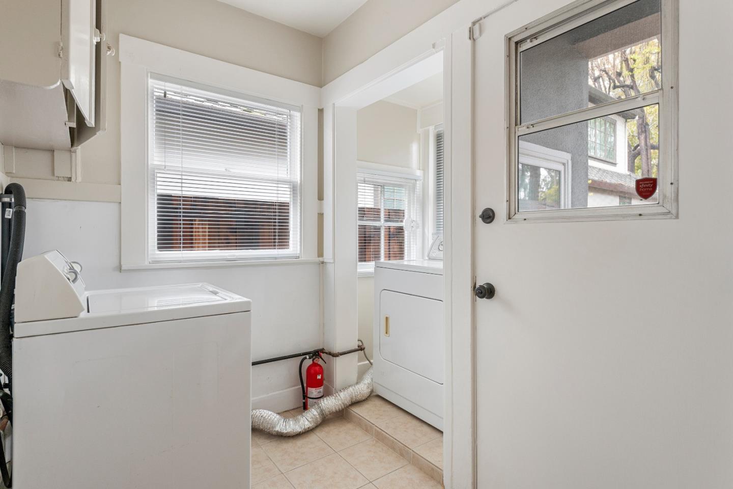 Detail Gallery Image 9 of 28 For 723 Linden Ave, Burlingame,  CA 94010 - 2 Beds | 1 Baths
