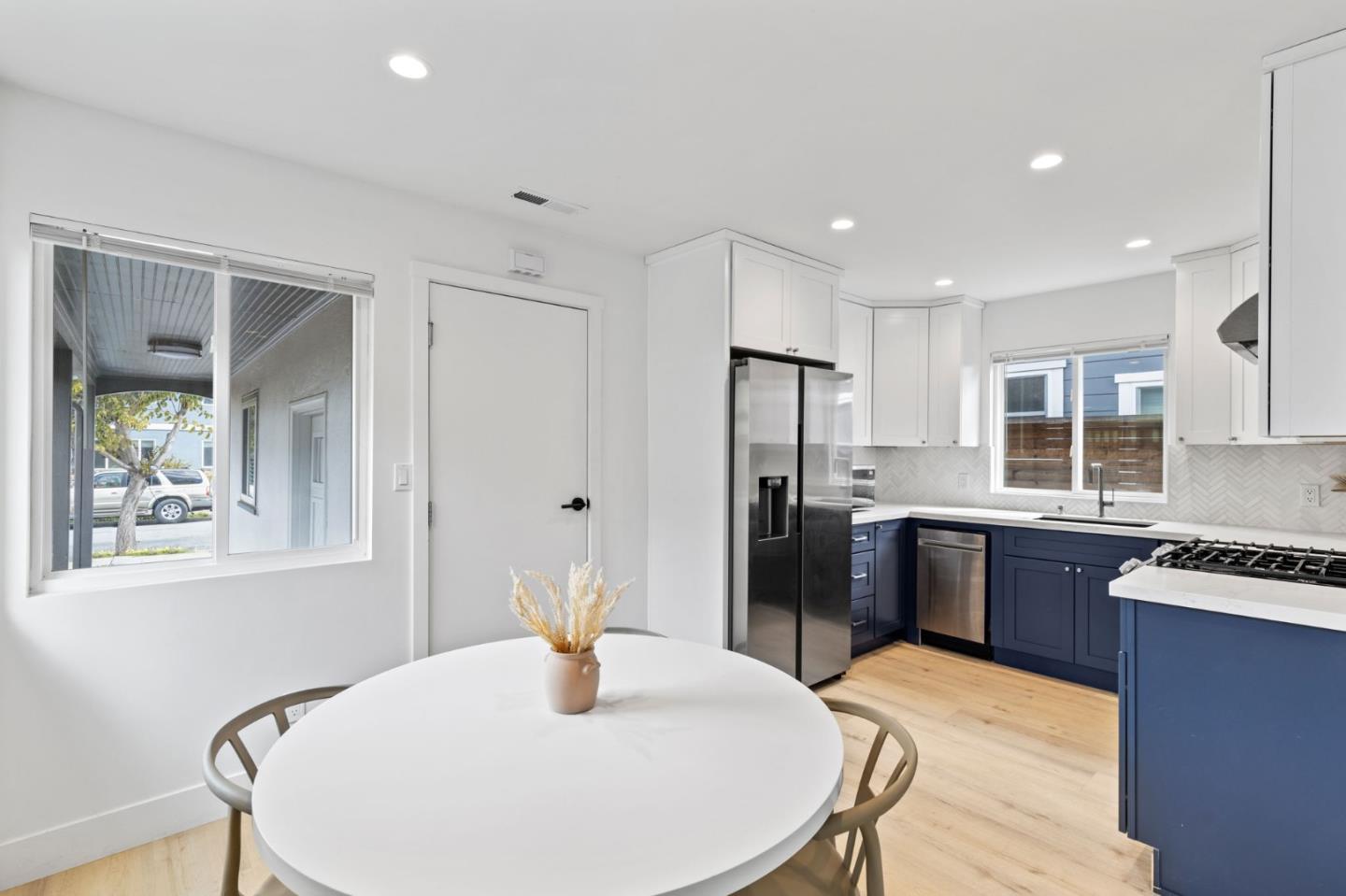 1148 Davis St, Redwood City, CA 94061 photo 2