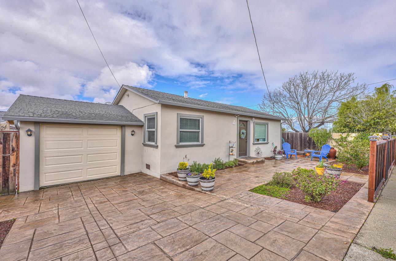 Detail Gallery Image 1 of 1 For 1319 Judson St, Seaside,  CA 93955 - 2 Beds | 1 Baths