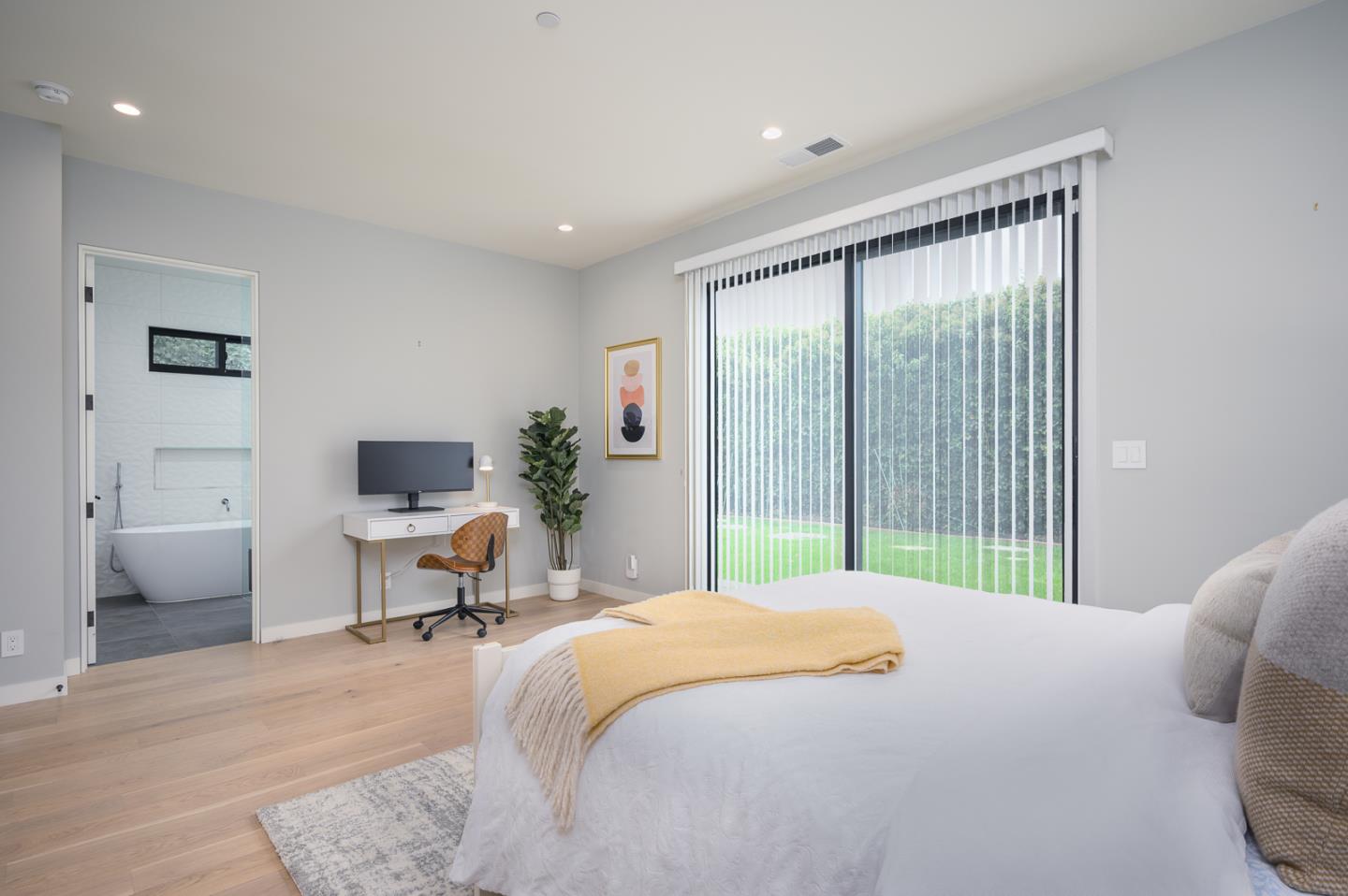 Detail Gallery Image 11 of 19 For 775 Garland Dr, Palo Alto,  CA 94303 - 4 Beds | 3 Baths