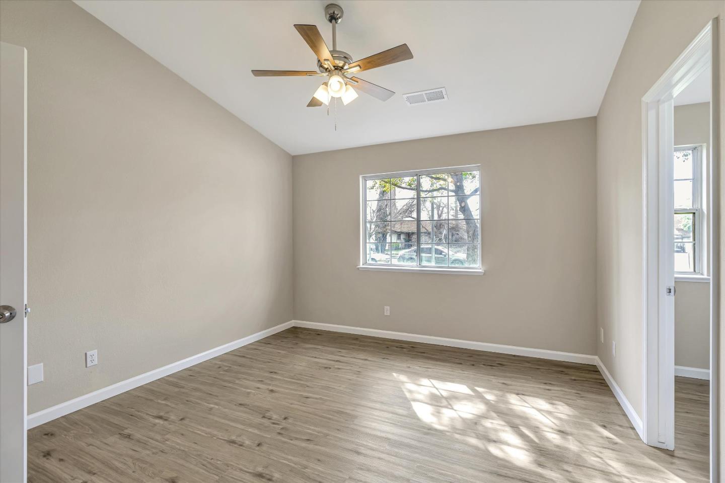 1233 Concord Ave, Madera, CA 93637 photo 12
