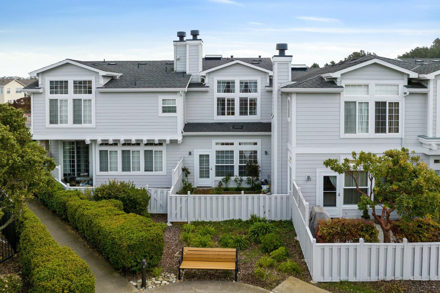 Detail Gallery Image 1 of 1 For 154 Outlook Cir, Pacifica,  CA 94044 - 3 Beds | 2/1 Baths