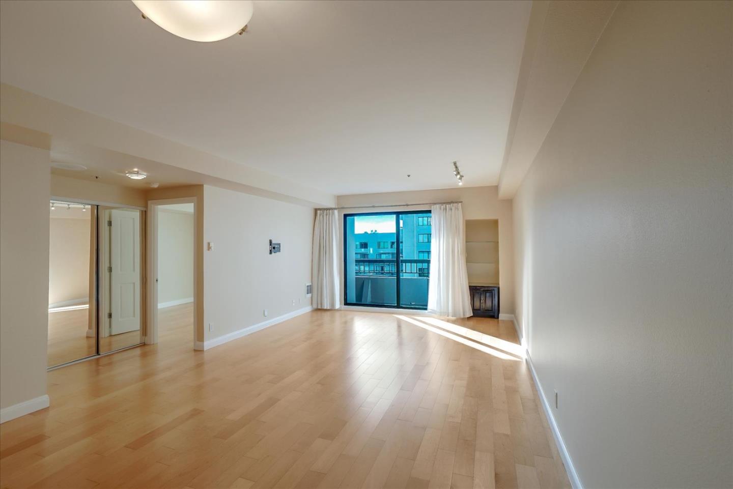 Detail Gallery Image 1 of 1 For 601 Van Ness Ave #406,  San Francisco,  CA 94102 - 1 Beds | 1 Baths