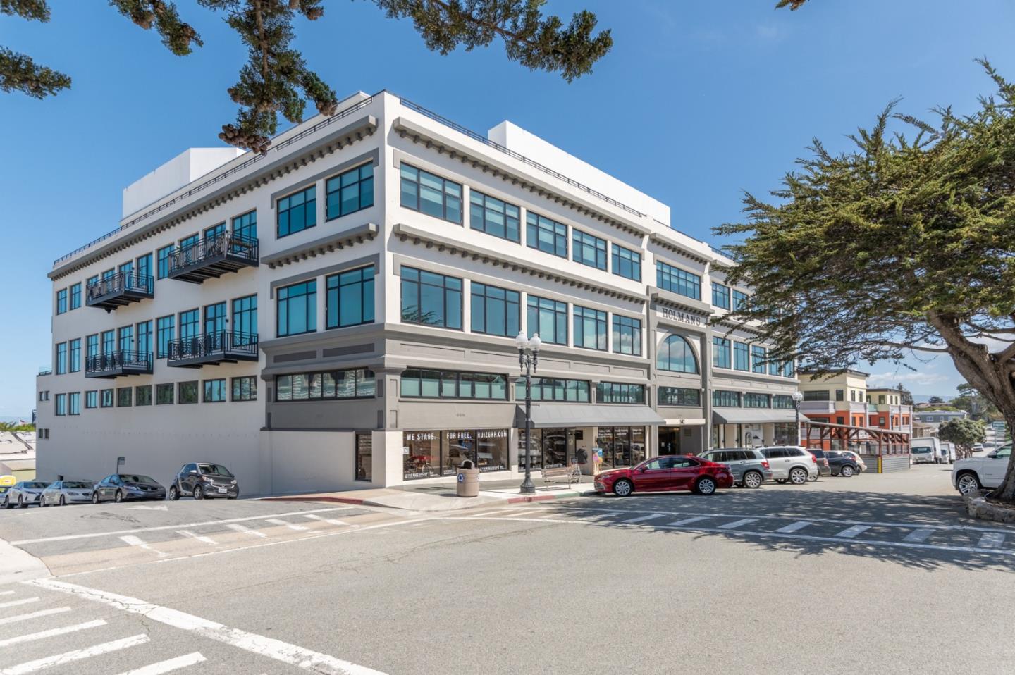 Detail Gallery Image 1 of 1 For 542 Lighthouse Ave #401,  Pacific Grove,  CA 93950 - 2 Beds | 2/1 Baths