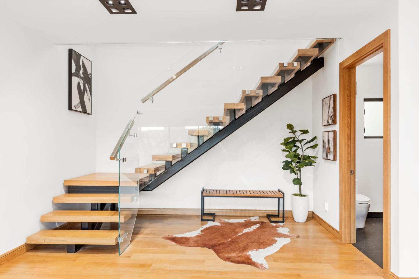 Detail Gallery Image 6 of 20 For 33 Highland Ave, Burlingame,  CA 94010 - 4 Beds | 2/1 Baths