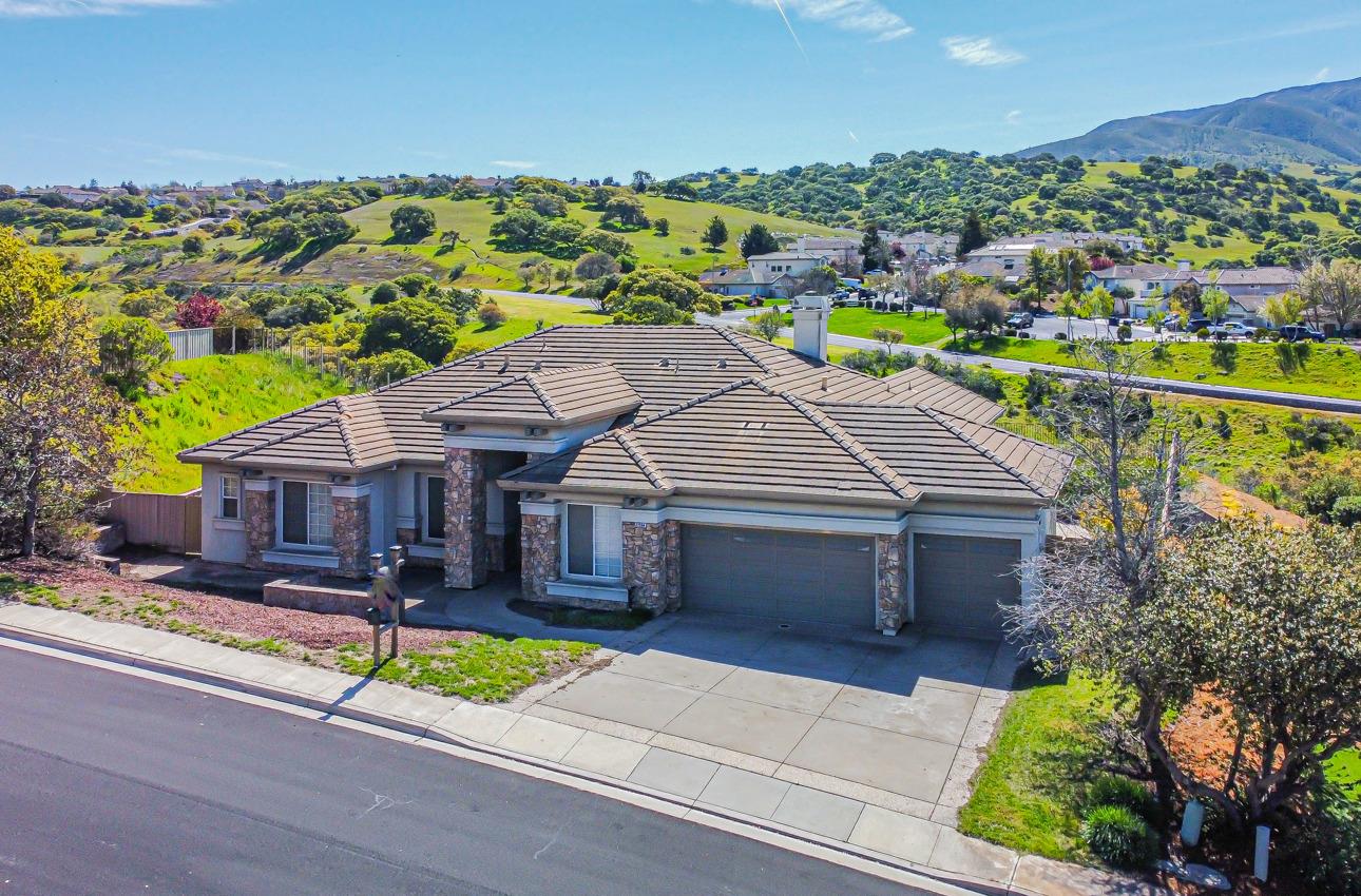 Detail Gallery Image 1 of 1 For 27554 Prestancia Cir, Salinas,  CA 93908 - 5 Beds | 3 Baths