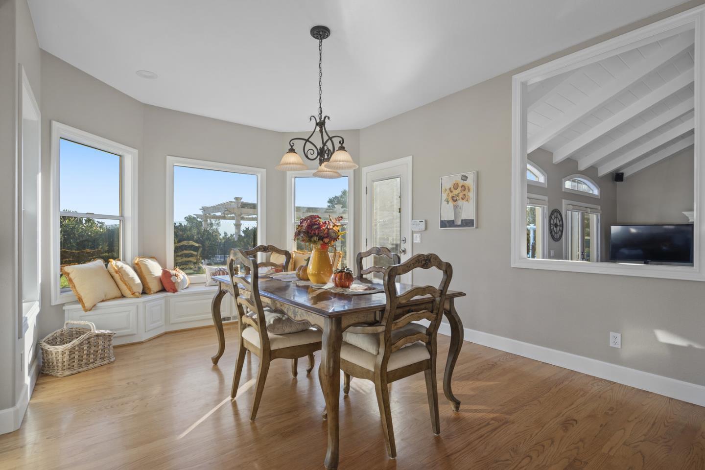 Detail Gallery Image 16 of 54 For 9571 via Del Oro, Gilroy,  CA 95020 - 4 Beds | 4/1 Baths