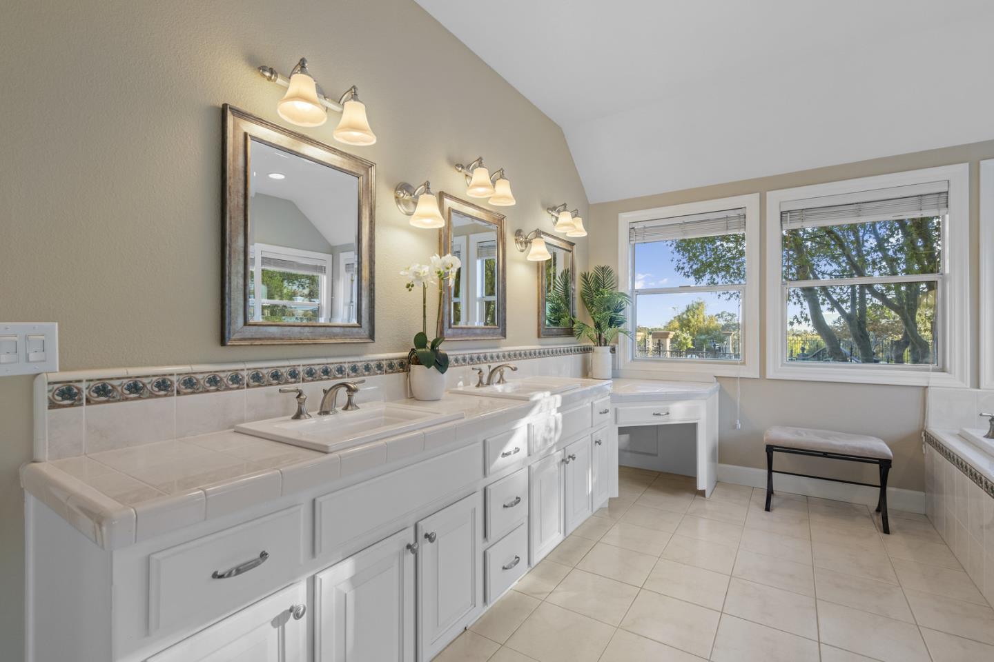 Detail Gallery Image 23 of 54 For 9571 via Del Oro, Gilroy,  CA 95020 - 4 Beds | 4/1 Baths