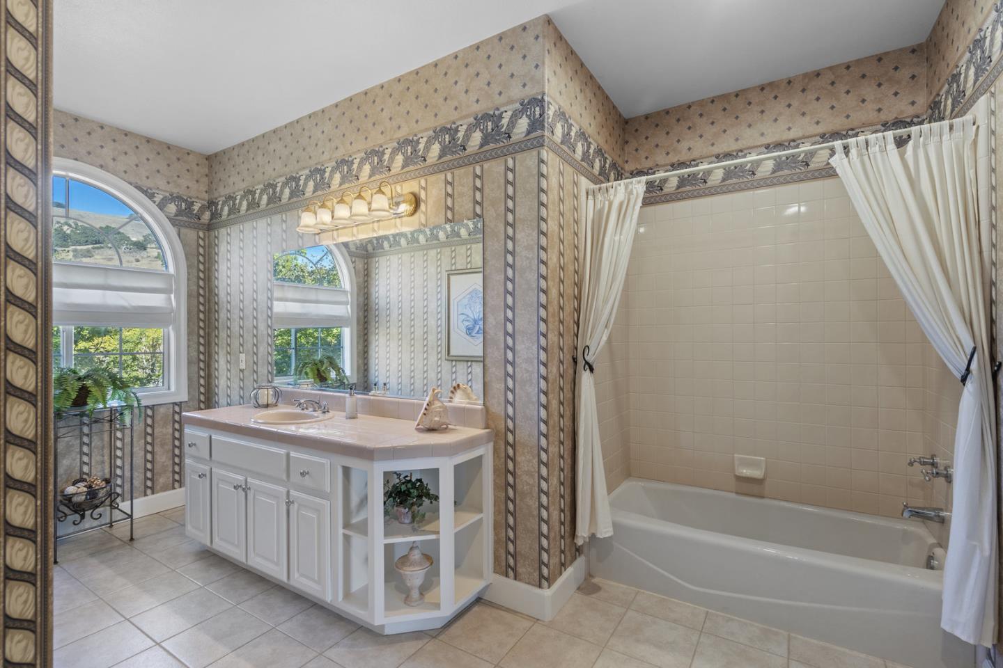 Detail Gallery Image 43 of 54 For 9571 via Del Oro, Gilroy,  CA 95020 - 4 Beds | 4/1 Baths