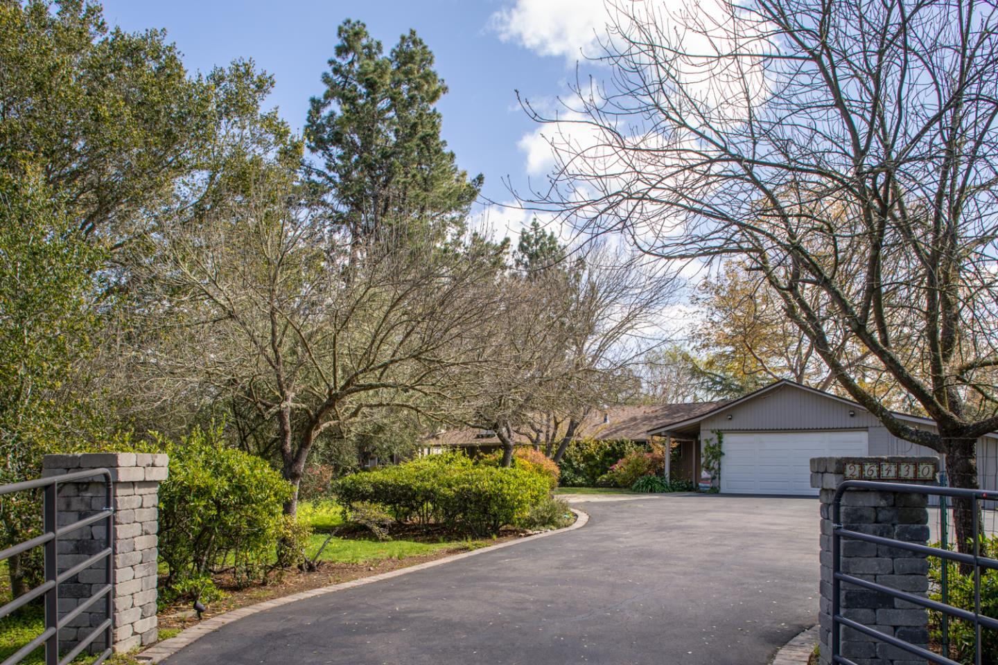 Detail Gallery Image 1 of 1 For 26430 Weston Dr, Los Altos Hills,  CA 94022 - 3 Beds | 2/1 Baths