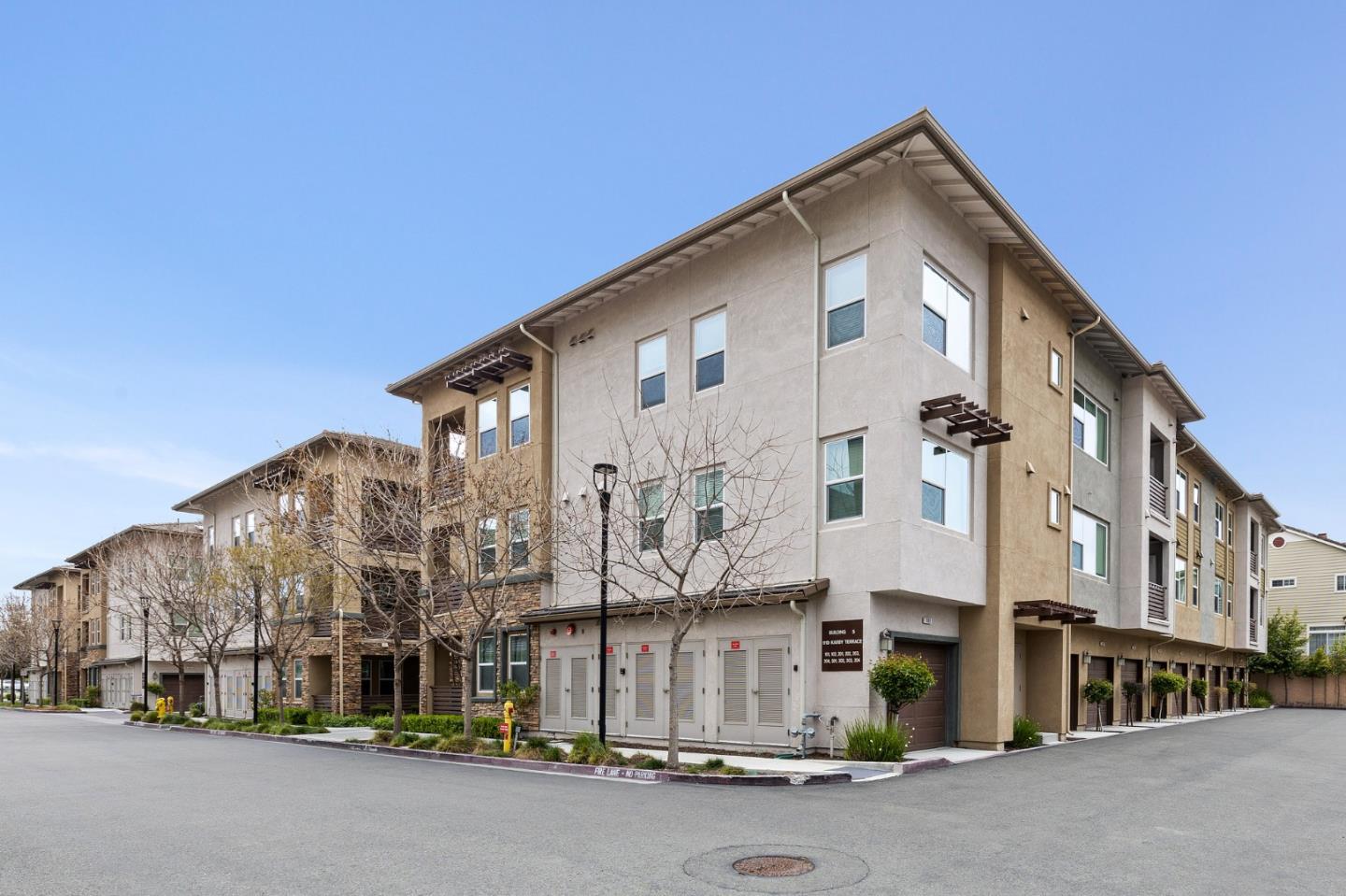 Detail Gallery Image 1 of 1 For 1110 Karby Ter #304,  Sunnyvale,  CA 94089 - 2 Beds | 2 Baths