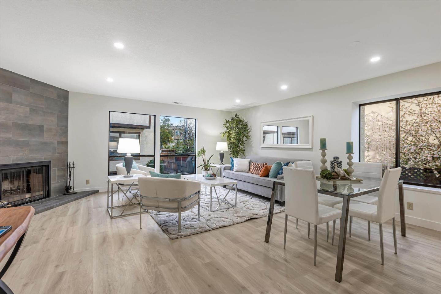 Detail Gallery Image 1 of 1 For 978 Bellomo Ave #F,  Sunnyvale,  CA 94086 - 2 Beds | 1/1 Baths