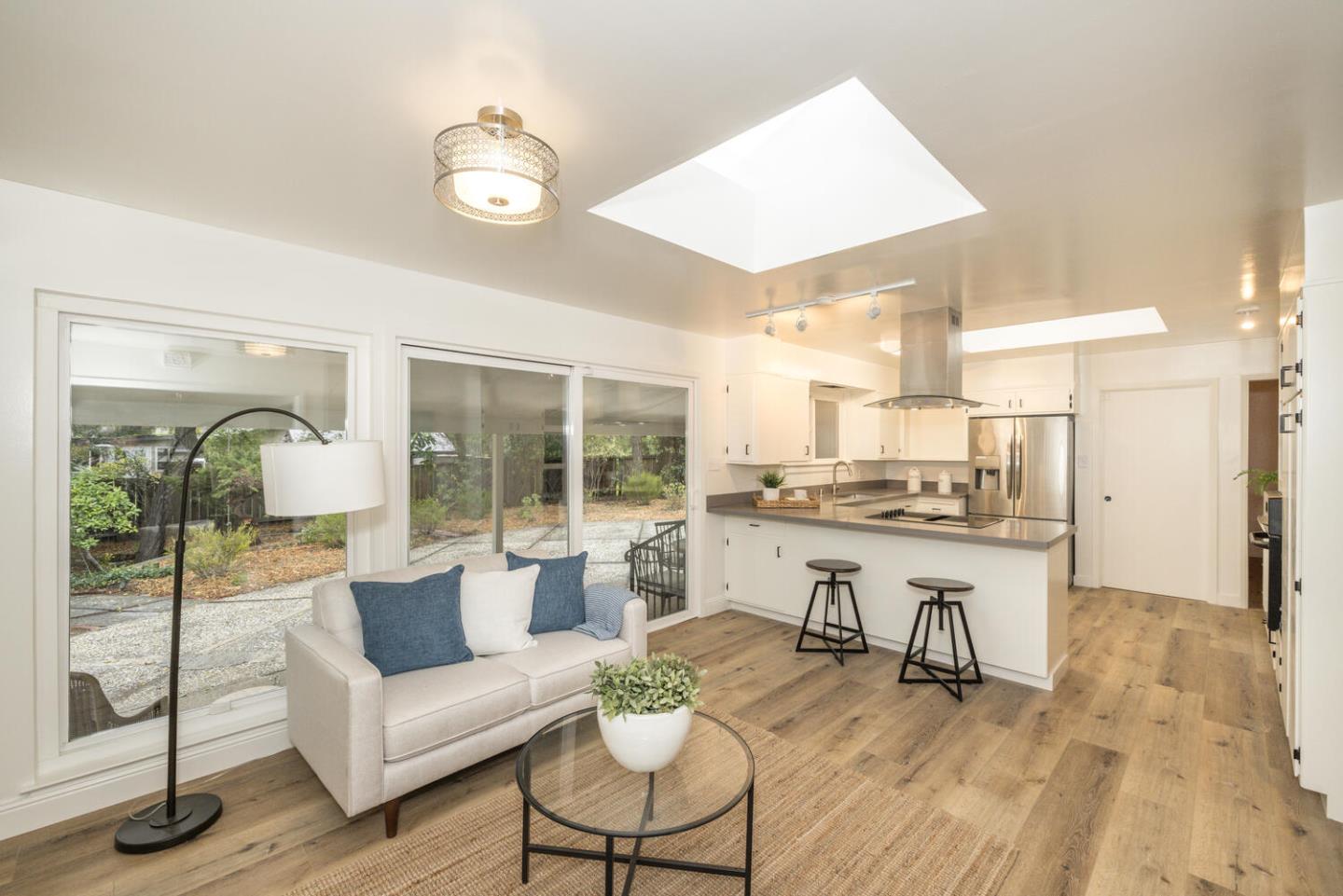 Detail Gallery Image 10 of 33 For 891 Moana Ct, Palo Alto,  CA 94306 - 4 Beds | 2 Baths