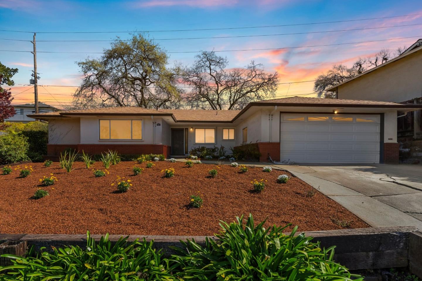 Detail Gallery Image 1 of 1 For 847 Chesterton Ave, Redwood City,  CA 94061 - 3 Beds | 2/1 Baths