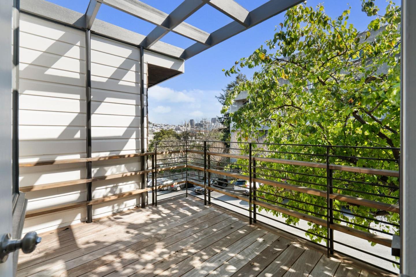 Detail Gallery Image 4 of 17 For 740 Francisco St, San Francisco,  CA 94133 - 3 Beds | 2/1 Baths
