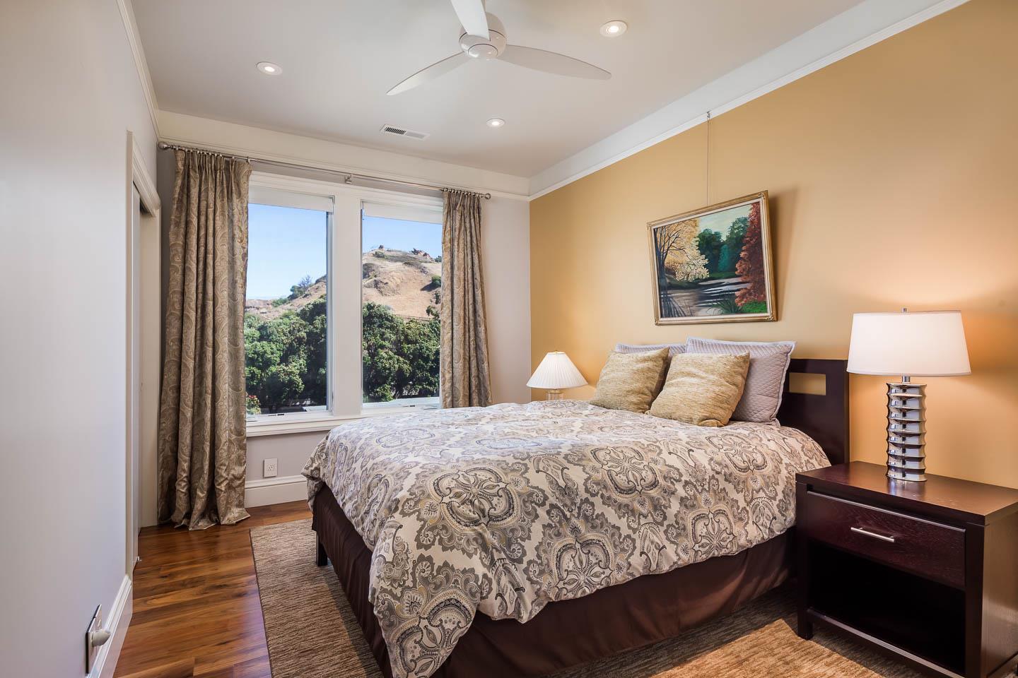 Detail Gallery Image 5 of 17 For 222 Roosevelt Way, San Francisco,  CA 94114 - 3 Beds | 2 Baths
