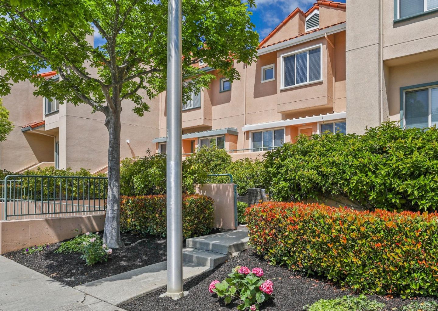Detail Gallery Image 47 of 56 For 25 Mcaker Ct #118,  San Mateo,  CA 94403 - 3 Beds | 2/1 Baths