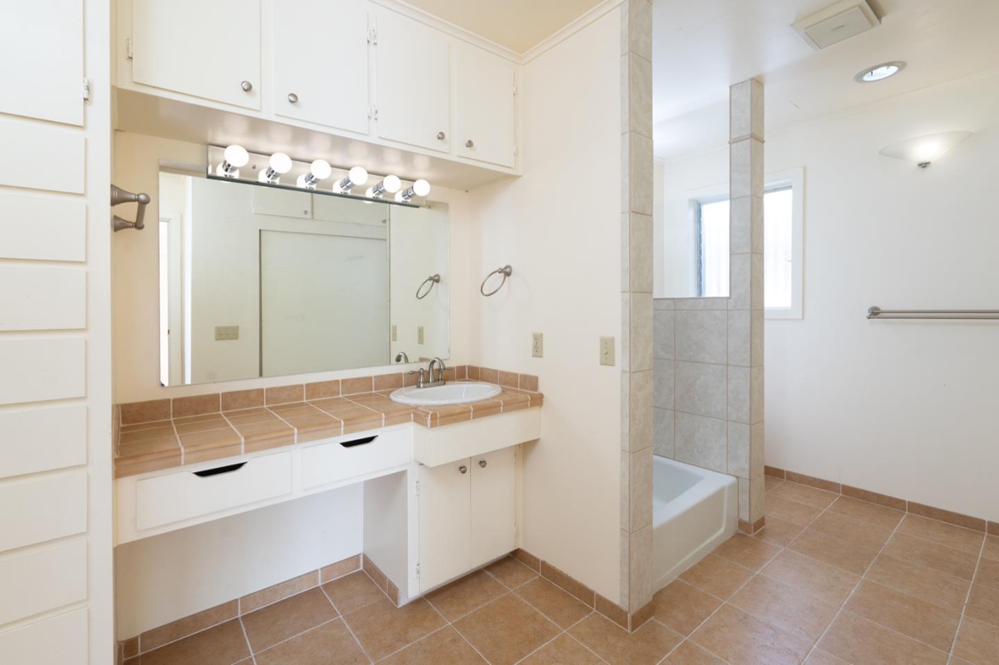 Detail Gallery Image 20 of 26 For 26195 Mesa Dr, Carmel,  CA 93923 - 3 Beds | 4 Baths