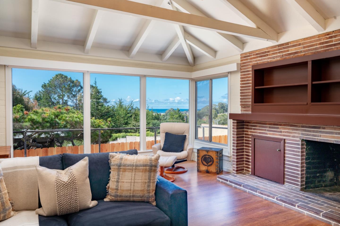 Detail Gallery Image 6 of 26 For 26195 Mesa Dr, Carmel,  CA 93923 - 3 Beds | 4 Baths