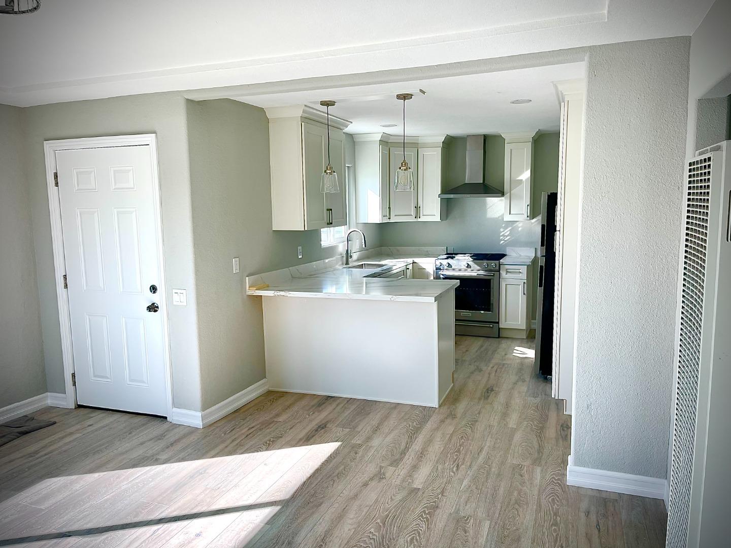 Detail Gallery Image 4 of 10 For 1435 First Ave, Salinas,  CA 93905 - 2 Beds | 1 Baths