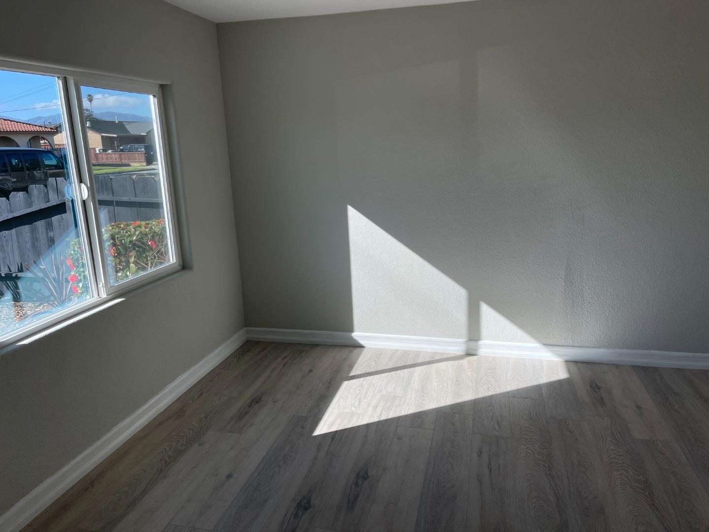 Detail Gallery Image 7 of 10 For 1435 First Ave, Salinas,  CA 93905 - 2 Beds | 1 Baths