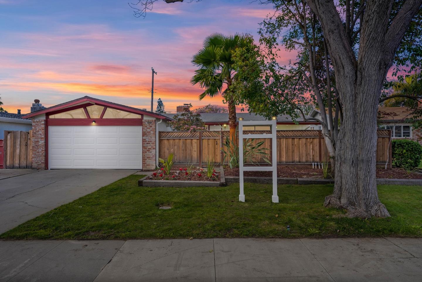 Detail Gallery Image 1 of 1 For 2471 Johnson Pl, Santa Clara,  CA 95050 - 3 Beds | 2 Baths