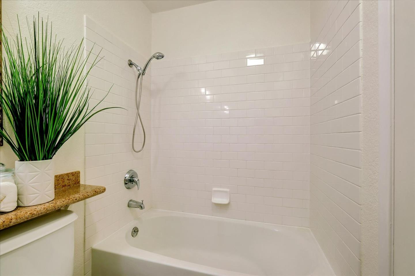 Detail Gallery Image 3 of 12 For 39059 Guardino #104,  Fremont,  CA 94538 - 1 Beds | 1 Baths