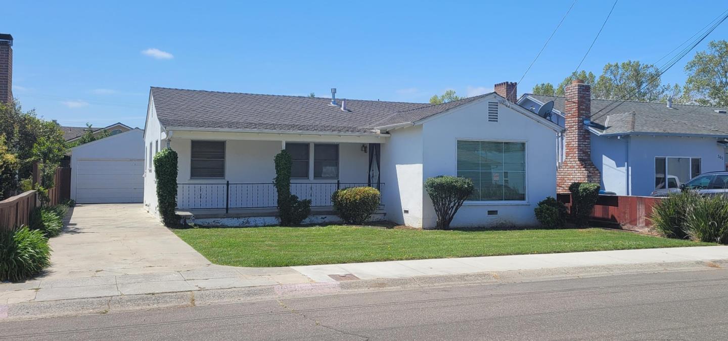 Photo of 359 Richardson Dr in Hollister, CA