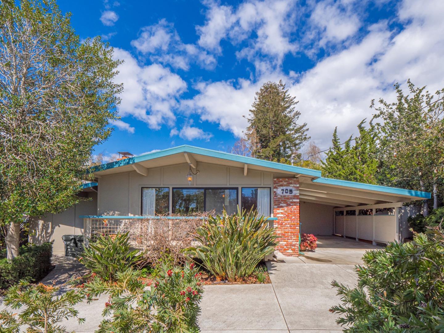 Detail Gallery Image 1 of 1 For 705 Clubhouse Dr, Aptos,  CA 95003 - 3 Beds | 2 Baths