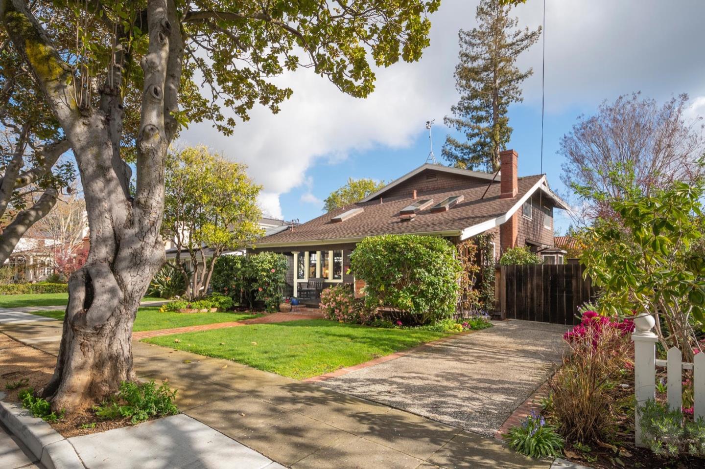 Detail Gallery Image 1 of 1 For 1057 Fulton St, Palo Alto,  CA 94301 - 3 Beds | 2/1 Baths