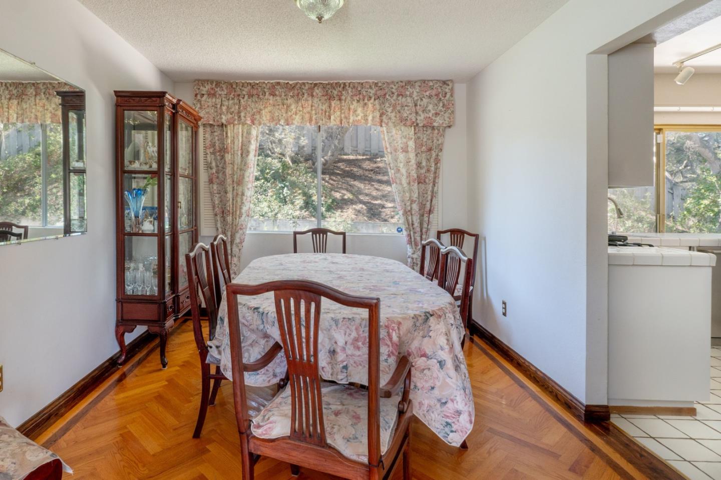 Detail Gallery Image 12 of 26 For 9595 S Century Oak Rd, Salinas,  CA 93907 - 4 Beds | 2/1 Baths