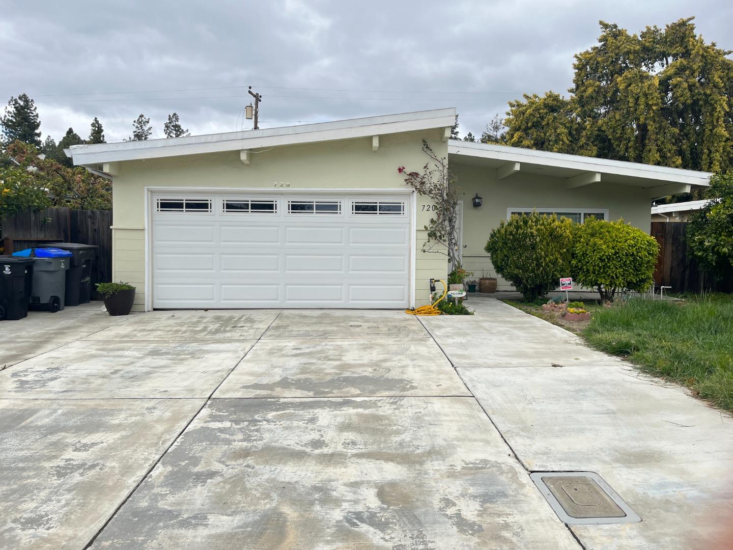 Detail Gallery Image 1 of 1 For 720 Emily Dr, Mountain View,  CA 94043 - 3 Beds | 1/1 Baths