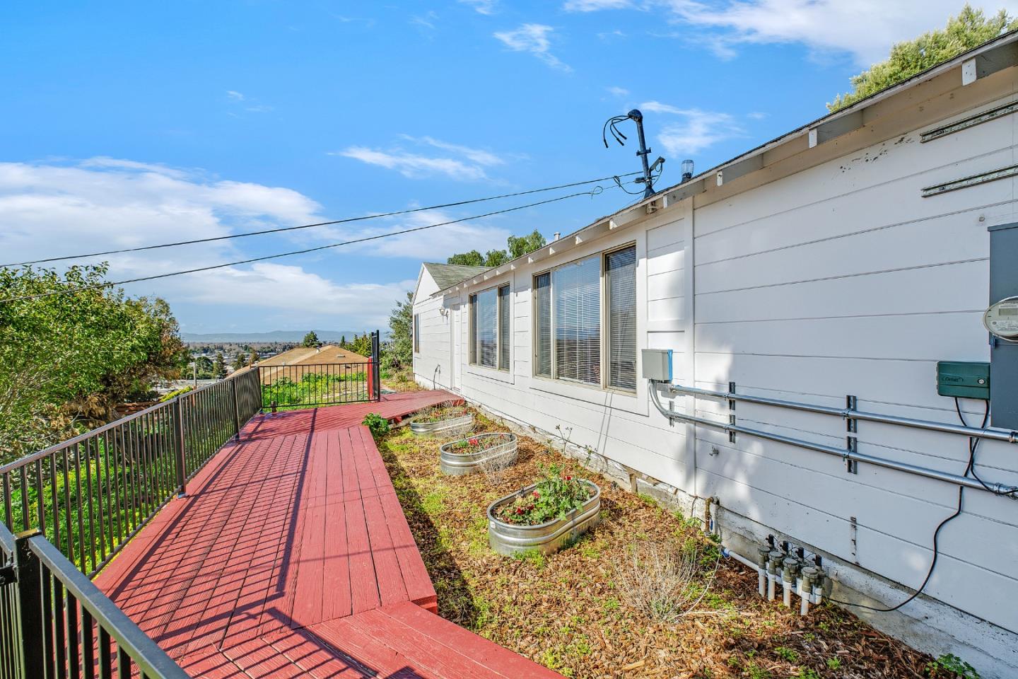 Detail Gallery Image 1 of 1 For 2125 170th Ave, Castro Valley,  CA 94546 - 2 Beds | 1 Baths