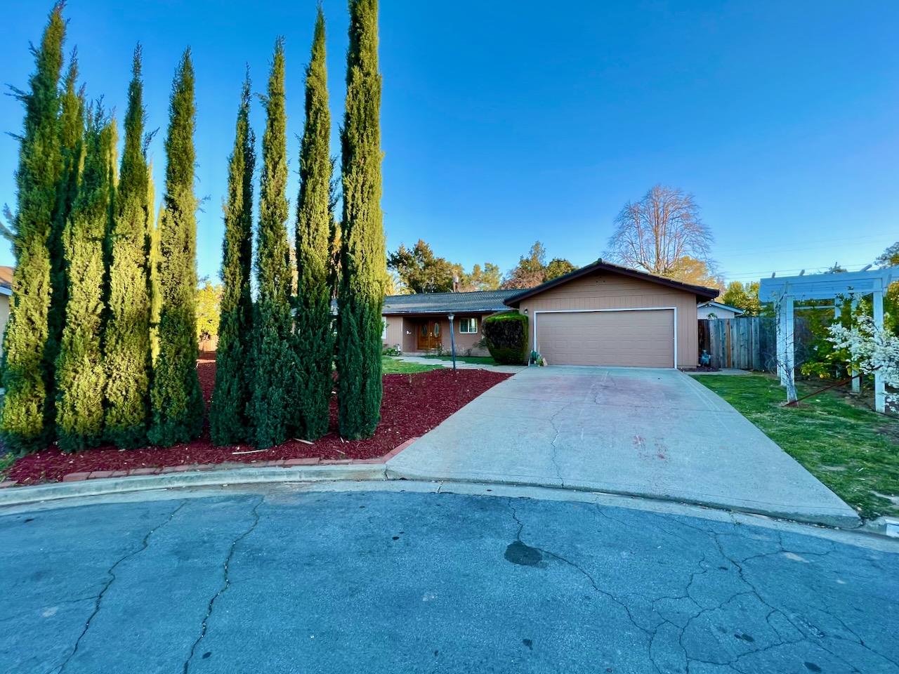 Detail Gallery Image 1 of 1 For 12790 Glen Arbor Ct, Saratoga,  CA 95070 - 4 Beds | 2/1 Baths