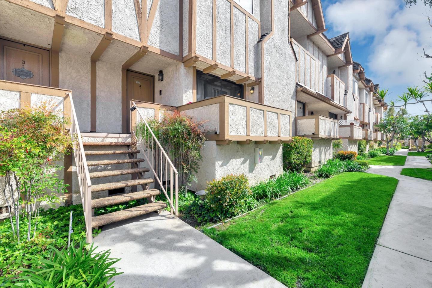 Detail Gallery Image 1 of 1 For 10346 Zelzah Ave #4,  Northridge,  CA 91326 - 3 Beds | 2/1 Baths