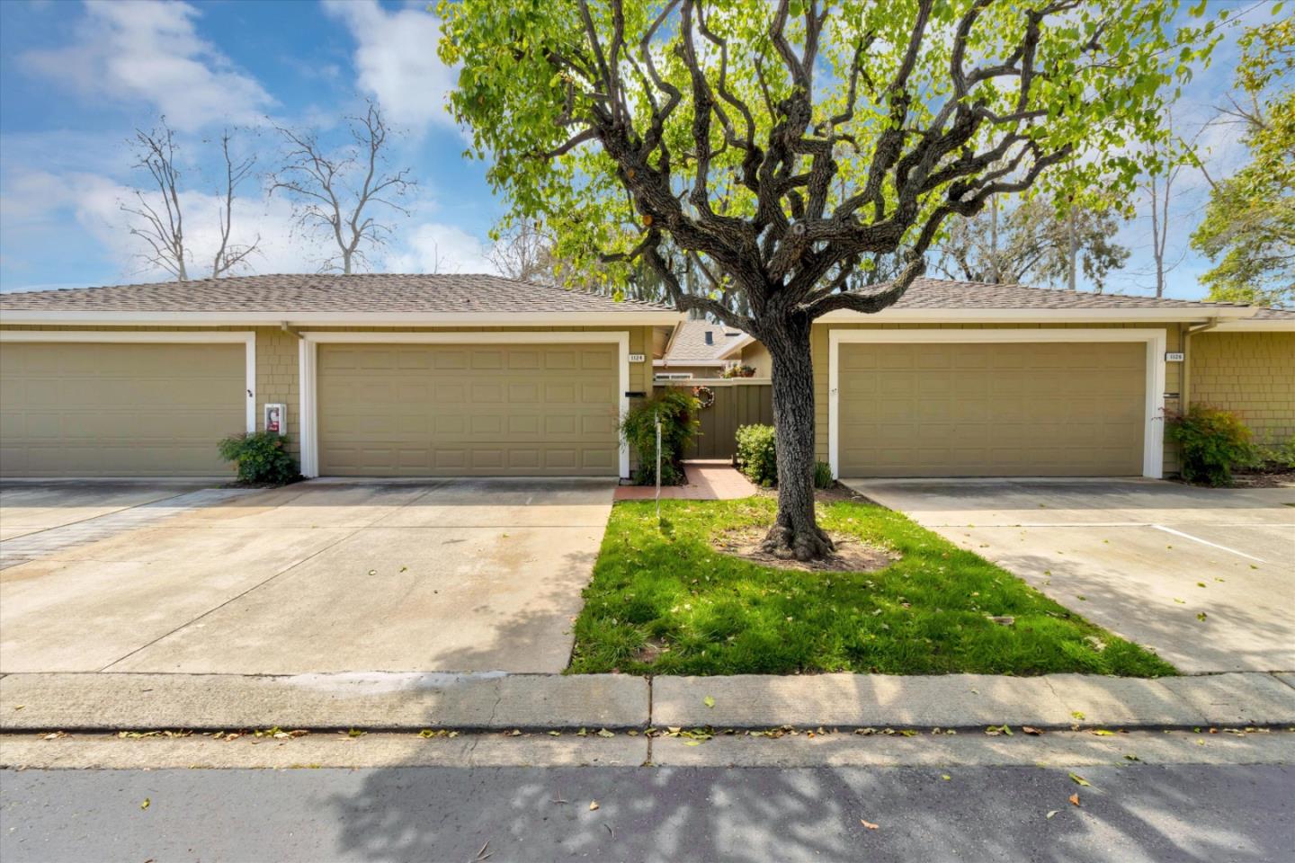 Detail Gallery Image 1 of 1 For 1124 Silver Oak Ct, San Jose,  CA 95120 - 2 Beds | 2 Baths