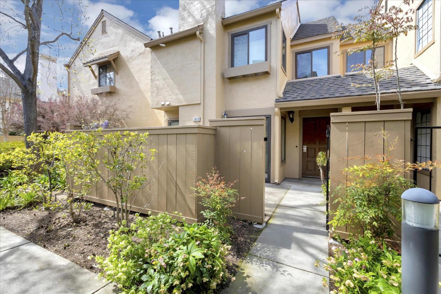 Detail Gallery Image 1 of 1 For 2023 Foxhall Loop, San Jose,  CA 95125 - 2 Beds | 1/1 Baths