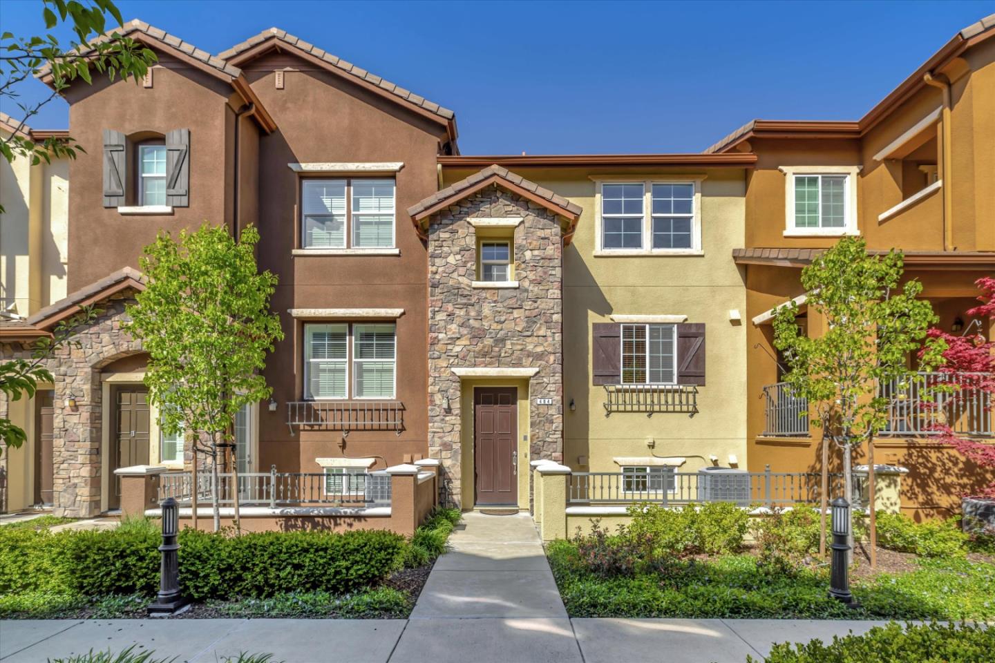 Detail Gallery Image 1 of 1 For 484 Valley Oak Ter, Sunnyvale,  CA 94086 - 3 Beds | 2 Baths