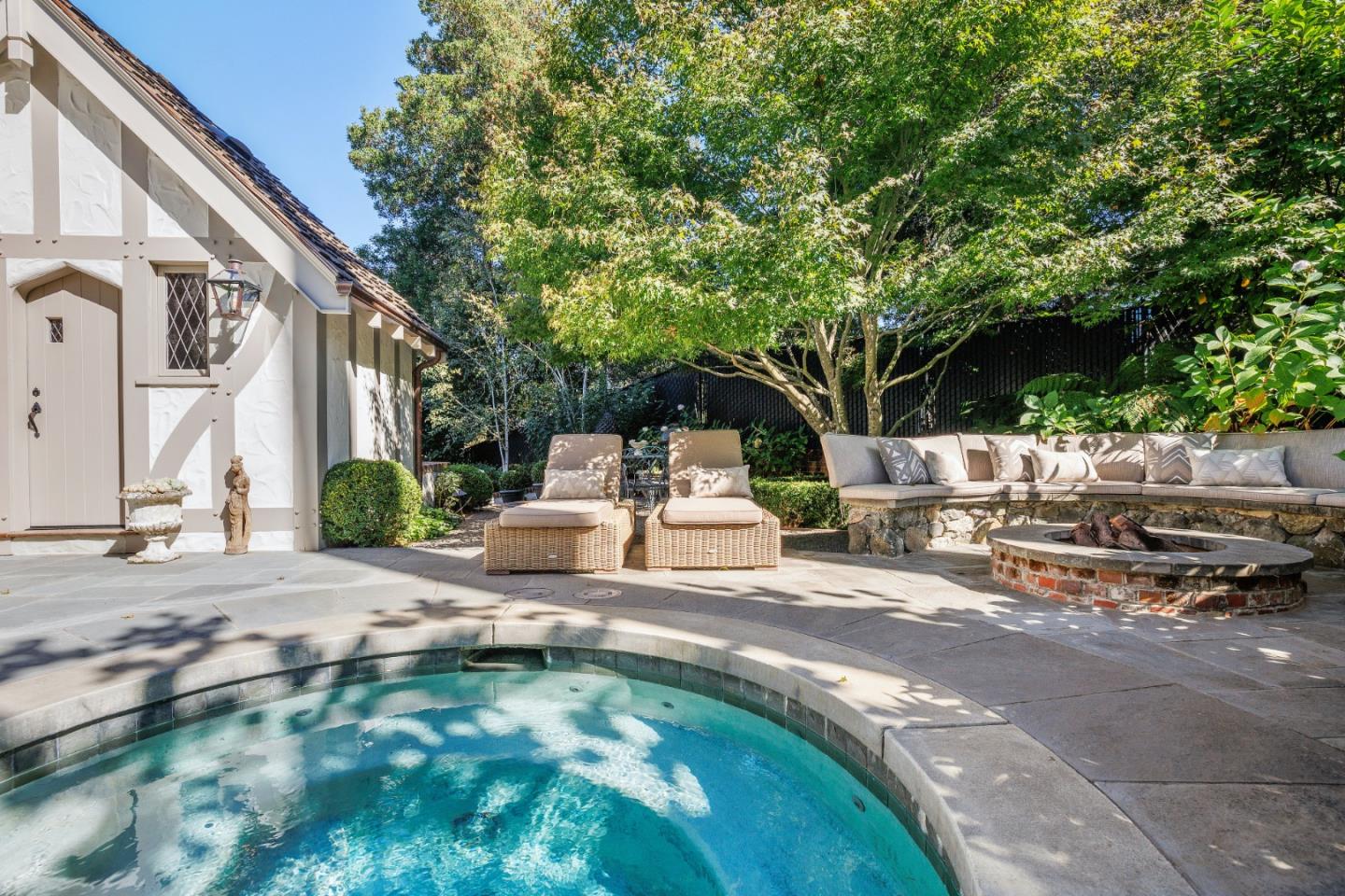 Detail Gallery Image 118 of 157 For 2415 Summit Dr, Hillsborough,  CA 94010 - 4 Beds | 3/1 Baths