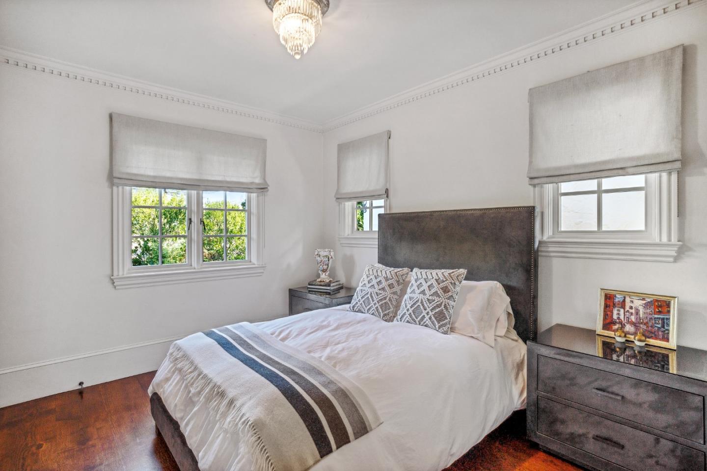 Detail Gallery Image 78 of 157 For 2415 Summit Dr, Hillsborough,  CA 94010 - 4 Beds | 3/1 Baths